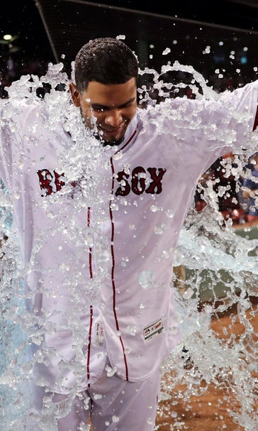 Hernández walk-off, single lifts Red Sox over White Sox 6-5